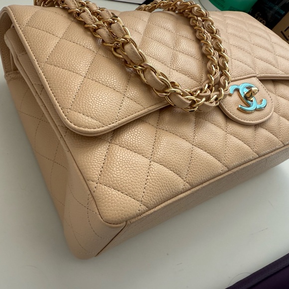BNIB Chanel Maxi flap Beige Clair - Picture 2 of 16